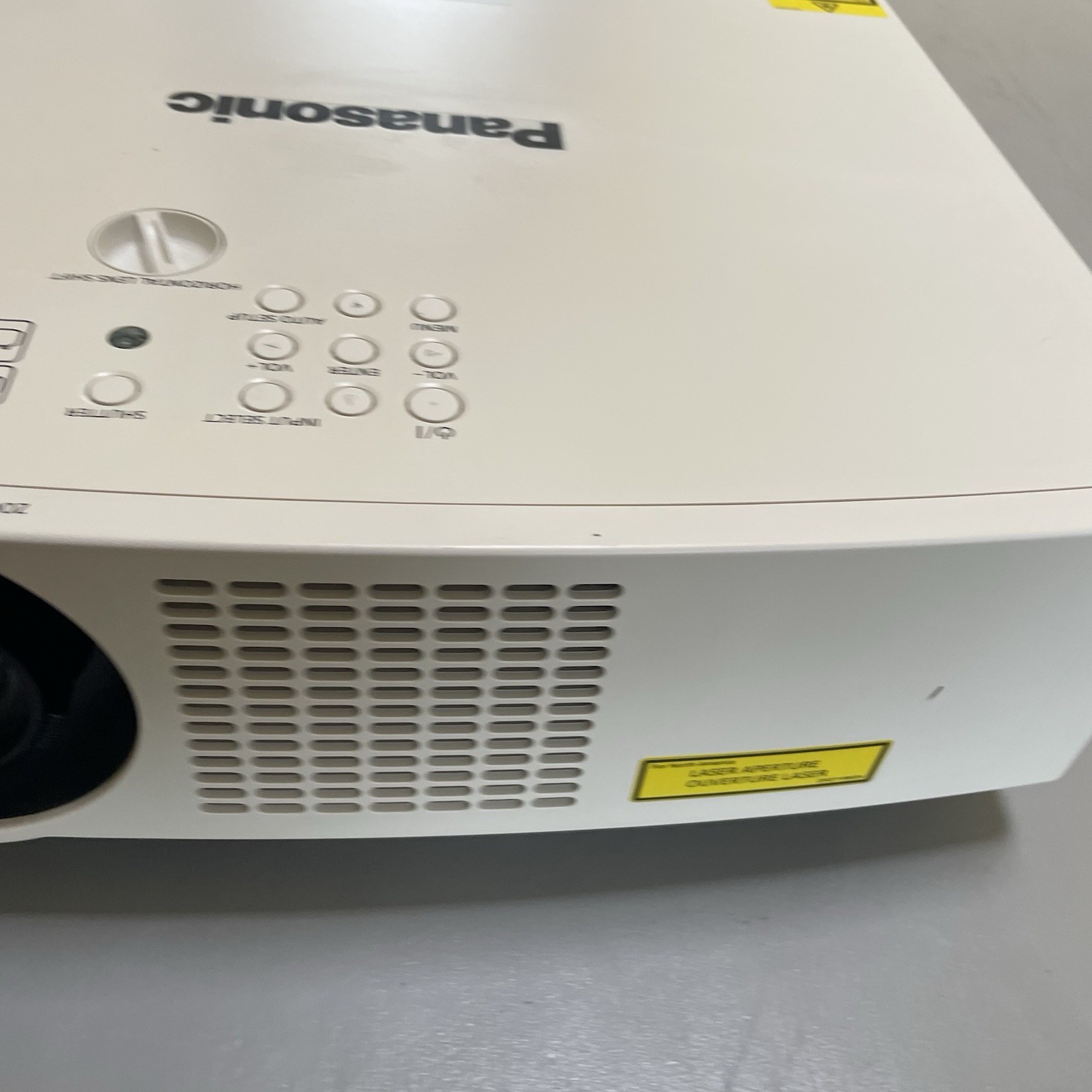 Panasonic PT-VMZ60 Laser Projector 11917 Hrs w/Power Cord 20K Hr Life - READ