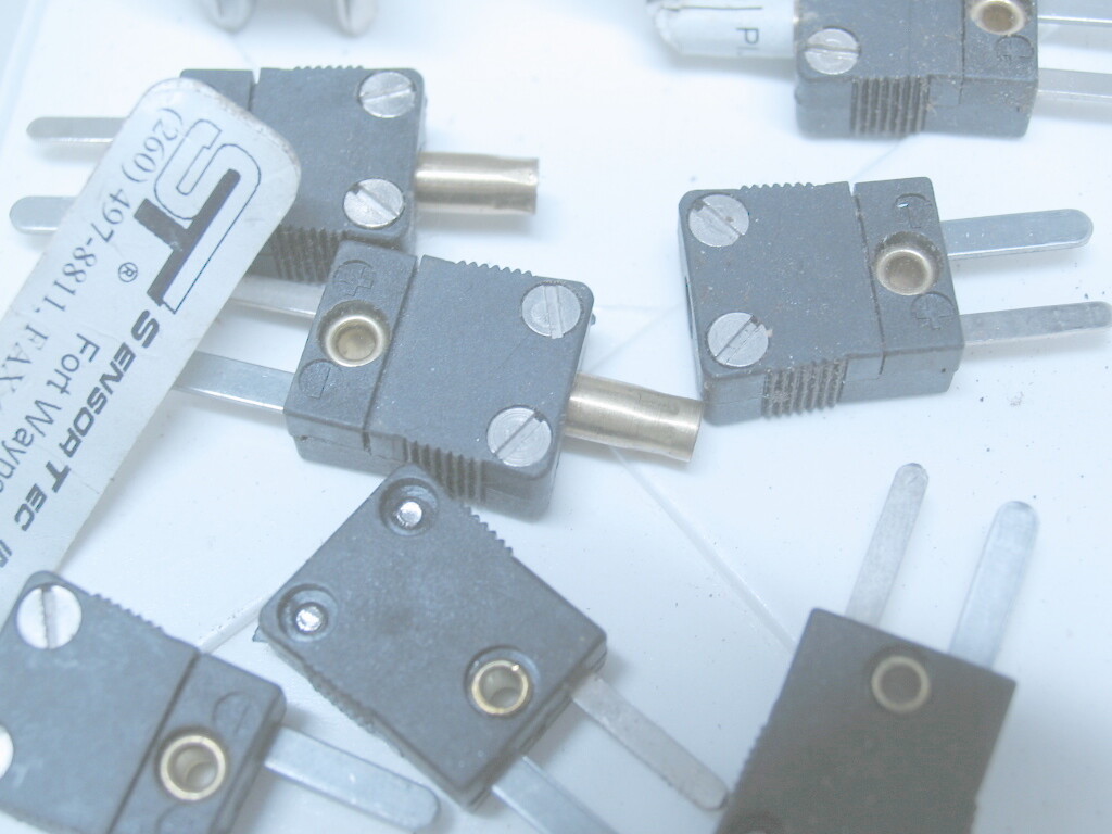 One SENSOR TEC Sensor Male Plug Connector # 26300