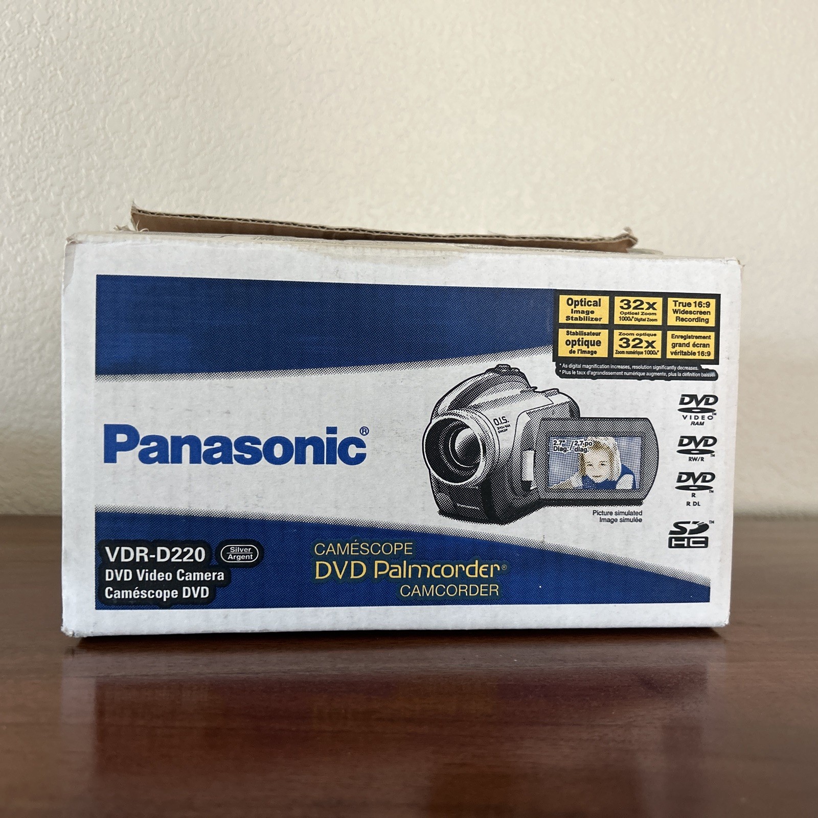 Panasonic 2007 VDR-D220 Camcorder DVD Video Camera 32x Zoom New - Open Box