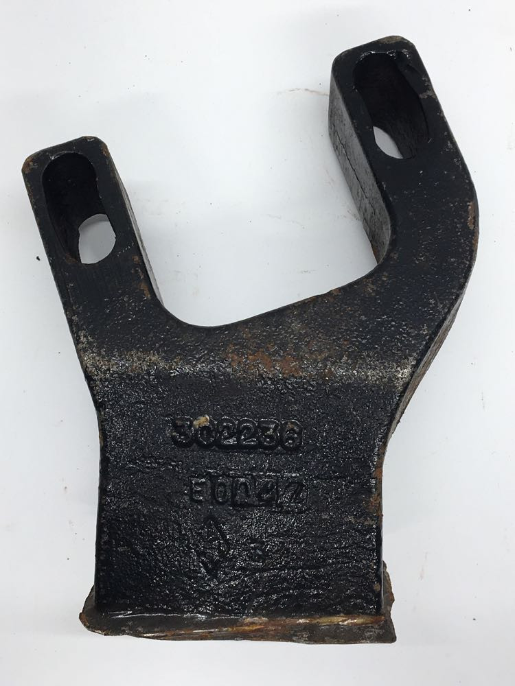 Eaton International Torque Rod Bracket 302236 (338-10030)