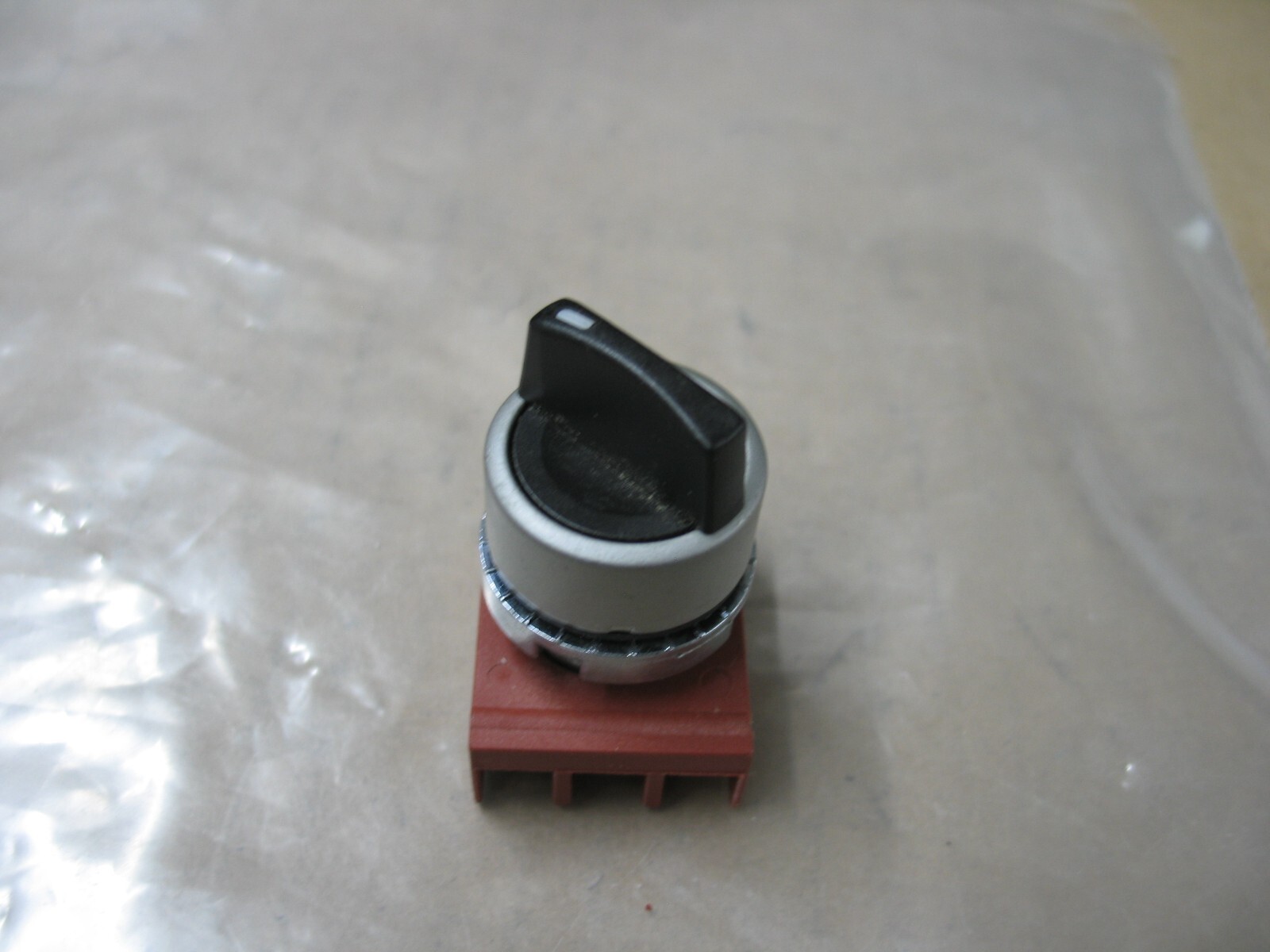 NEW GE GENERAL ELEC P9MSVD0N TWO FIXED POSITION SELECTOR SWITCH  BLK LEVER P9484