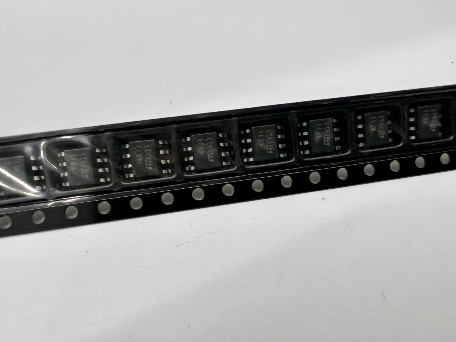 5Pcs of KF33BD-TR LDO, Regulator, Pos, 3.3V, 0.5A, 8-Pin, SO