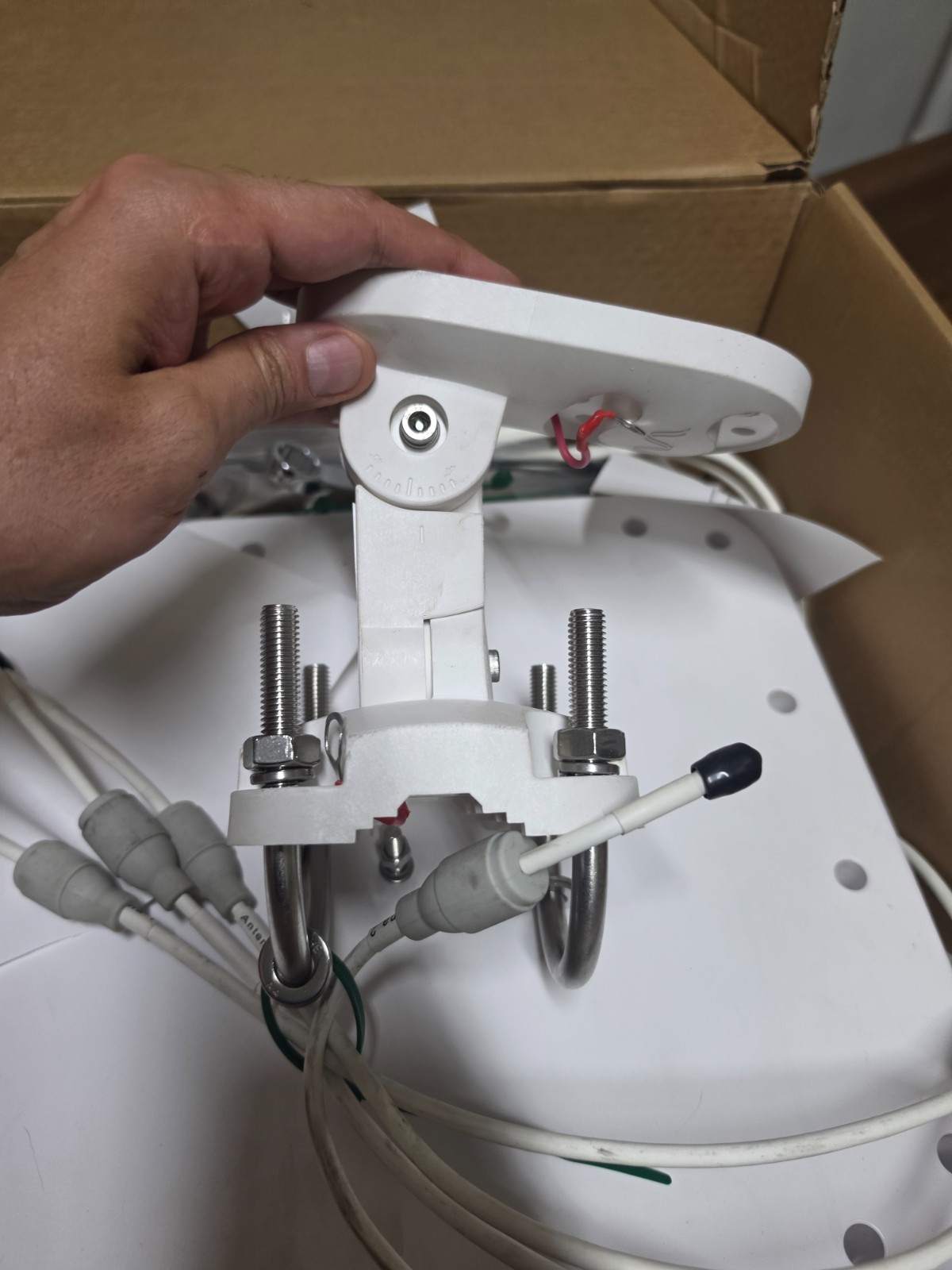 Waveform QuadPro: High-Gain Directional 4x4 MIMO Panel Antenna - 4G 5G Internet