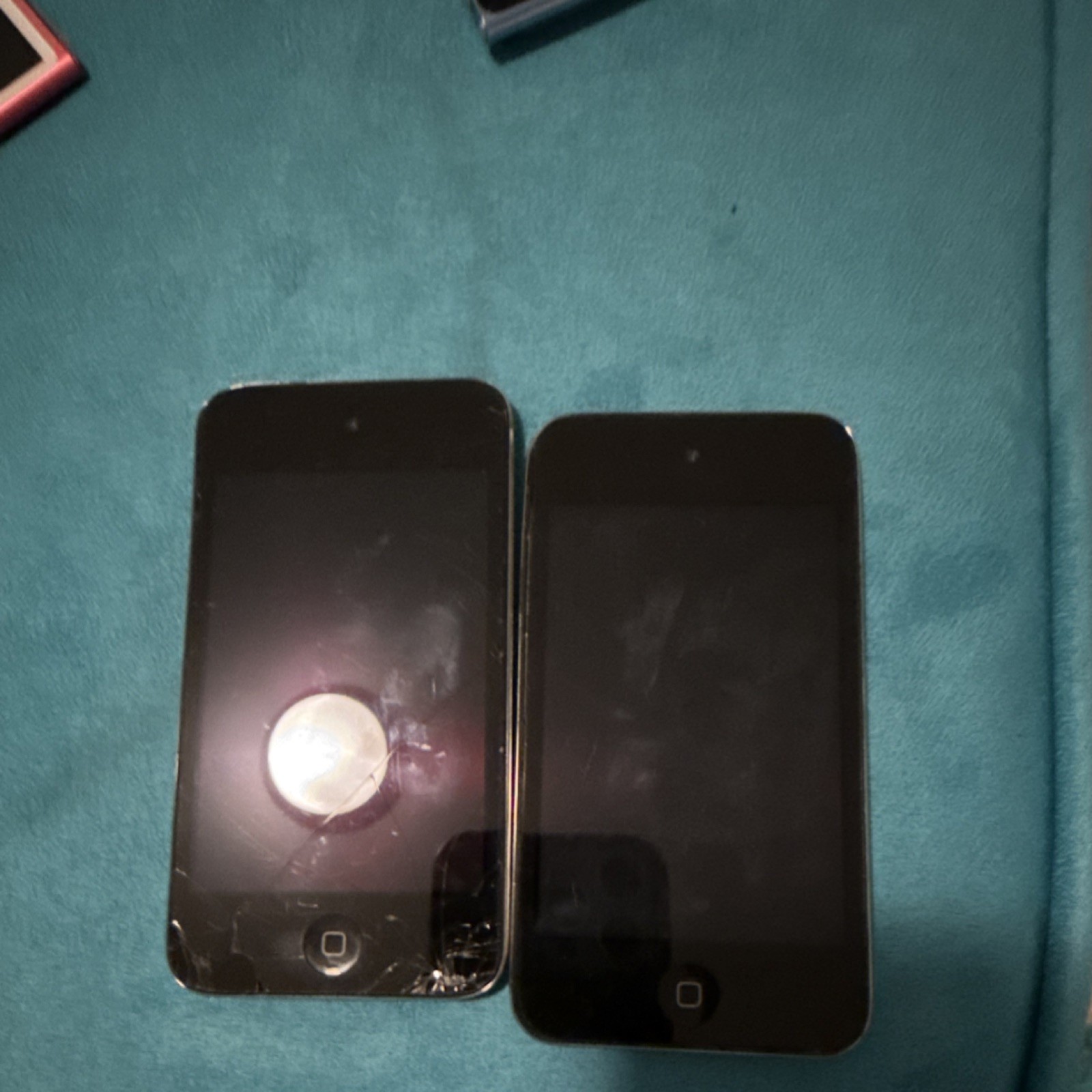 Two Apple iPod Touch 4th Generation Black Media Player Wi-Fi Headphone Jack