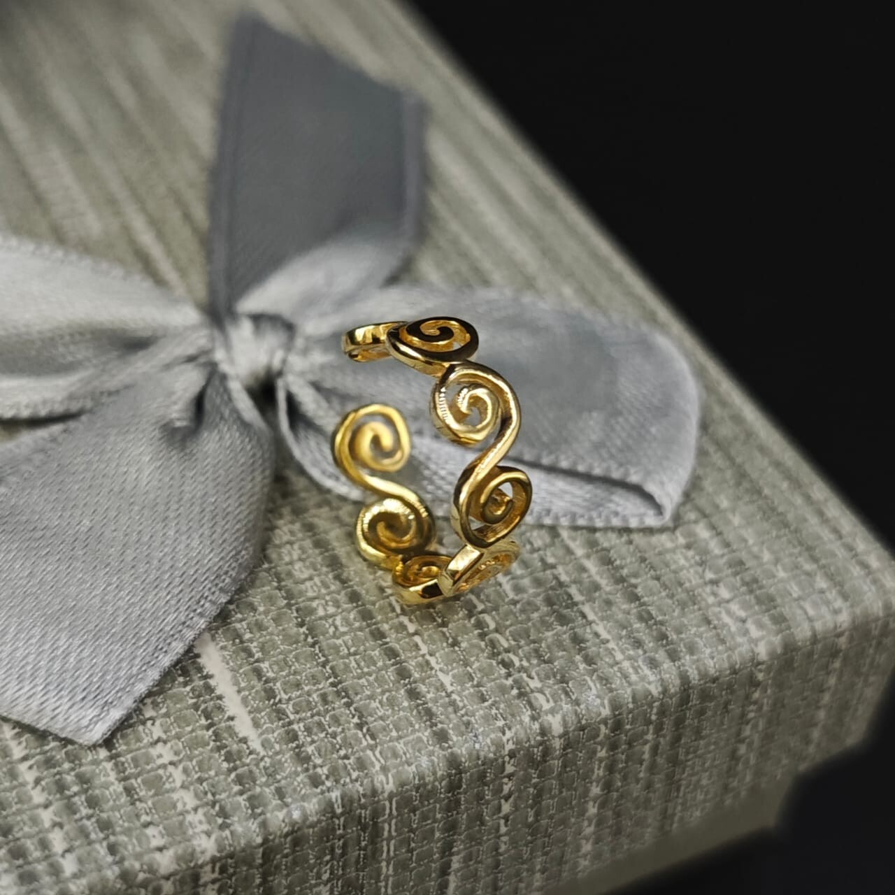 Women's Solid Metal Daily Wear Adjustable Toe Ring In Yellow Gold Plated Silver