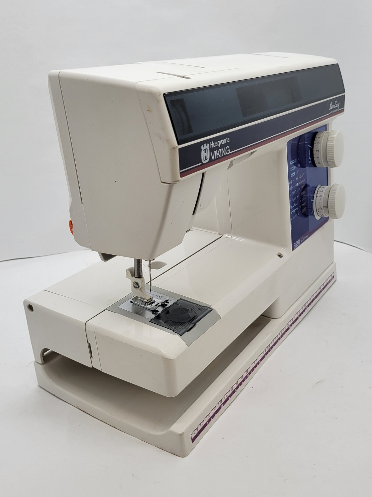 Husqvarna Viking 320 Portable Sewing Machine Multi Stitch Patterns Bobbin NOS