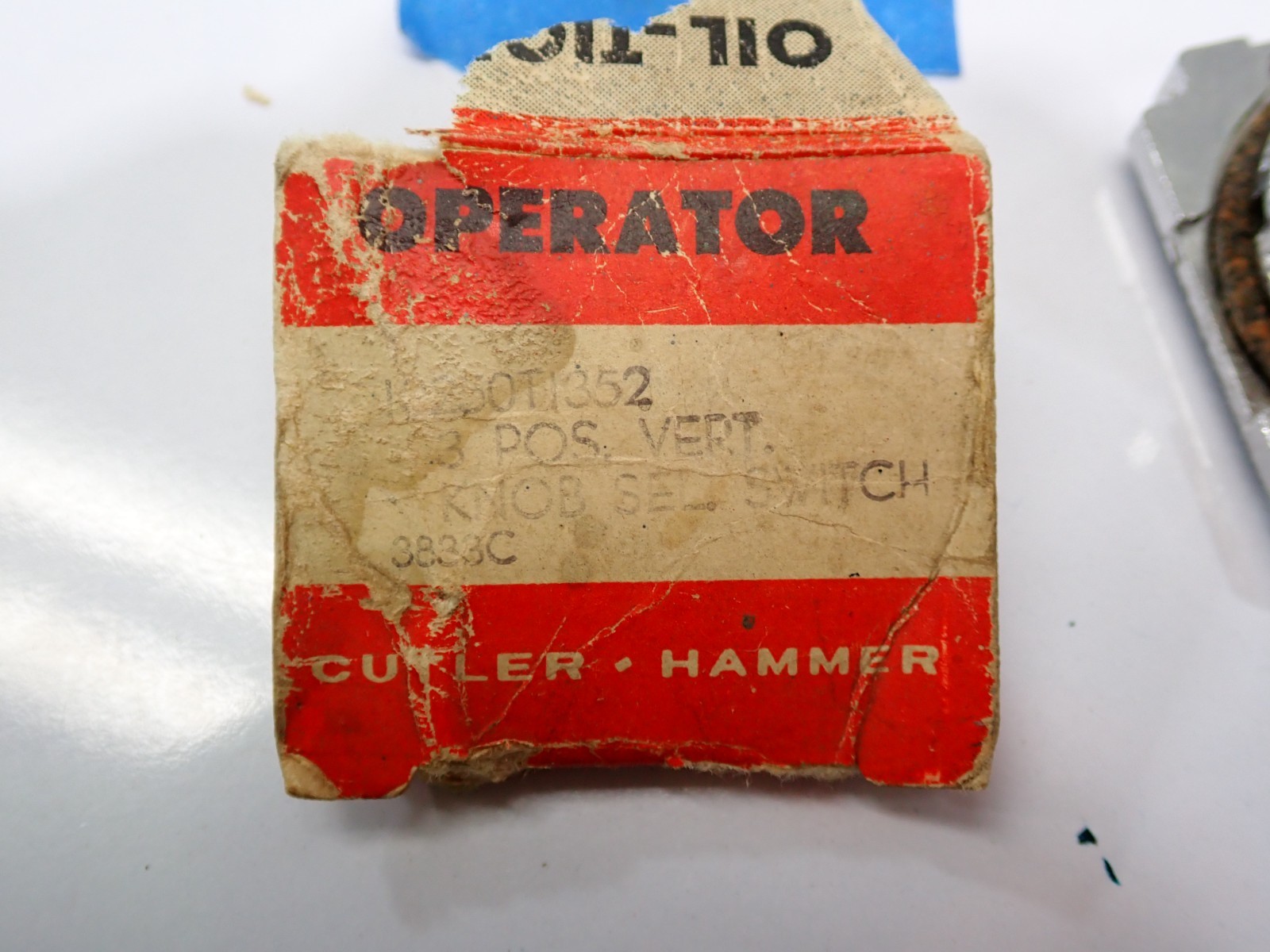Cutler Hammer 10250T1352 3 POS Selector Switch Operator Lft Maintain RT spring