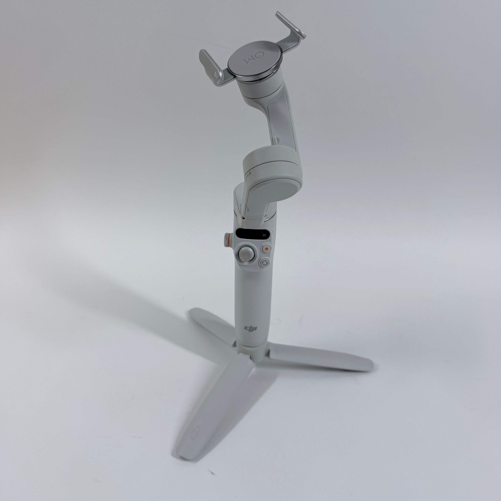DJI Osmo Mobile 6 3-Axis Smartphone Gimbal Stabilizer OE200