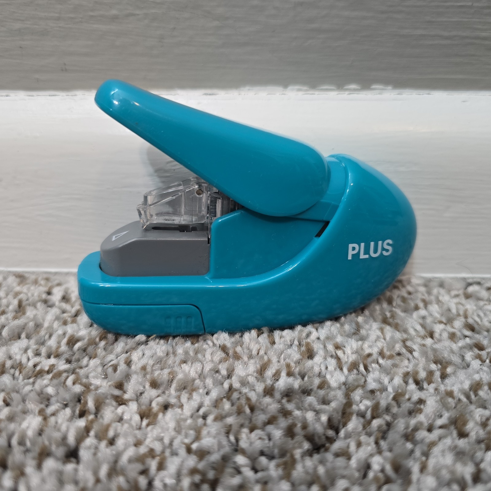 Plus Paper Clinch Compact Staple Free Staple Blue Turquoise