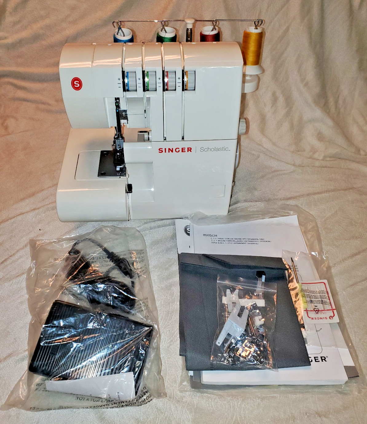 Singer Scholastic Sew & Serger Sewing Machine 850SCH Differential Feed 4 Thread