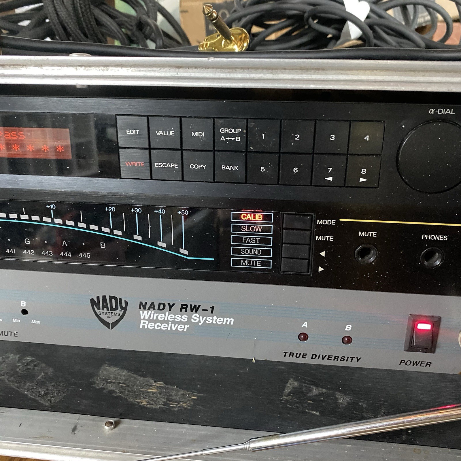 LOT-Roland Korg Nady-effects processor, digital tuner, receiver+Rack Case/cables
