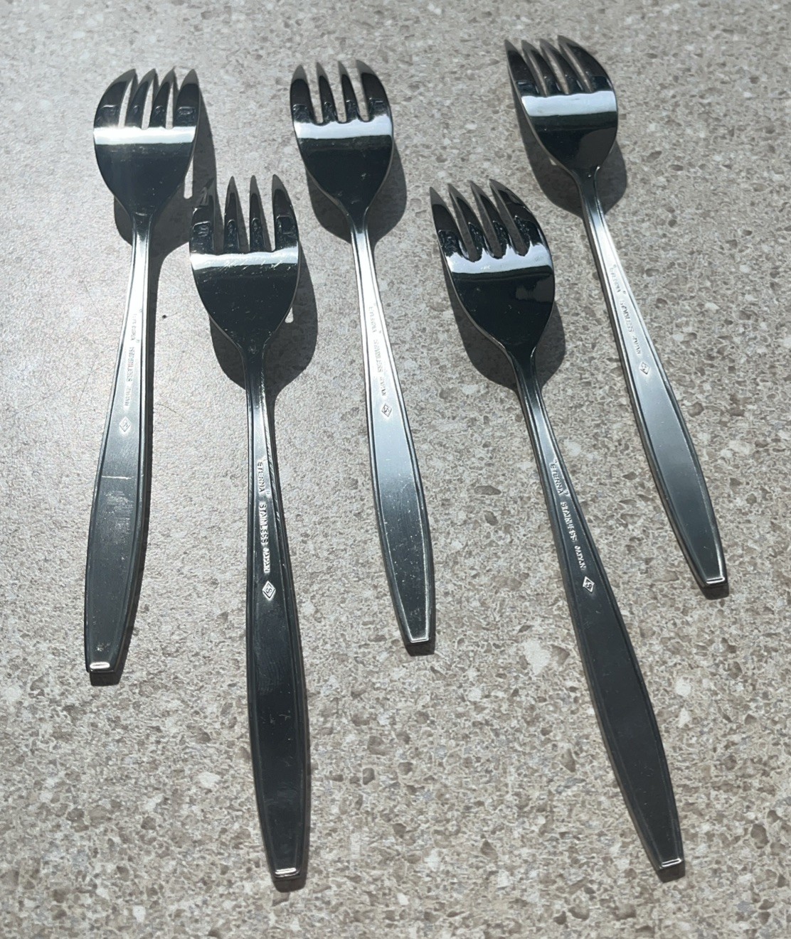 H553B~ EKCO ETERNA STAINLESS FLATWARE JAPAN EKS21 Leaf Sprig Cut Design 5 Forks