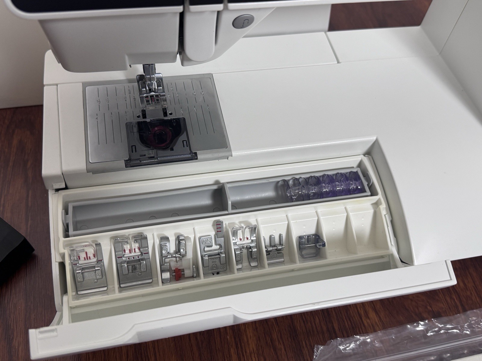 PFAFF Performance 5.0 Electric Sewing Machine with IDT