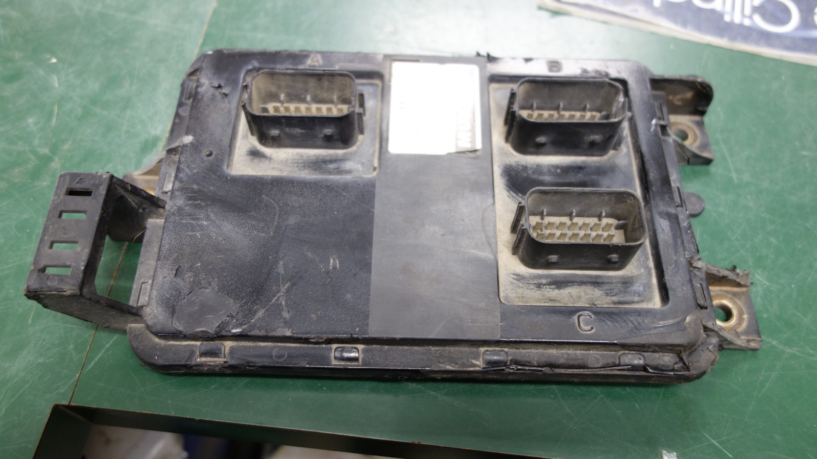 Q21-1077-2-103 2012 PETERBILT 384 MUX3-P CHASSIS CONTROL MODULE (CCM)