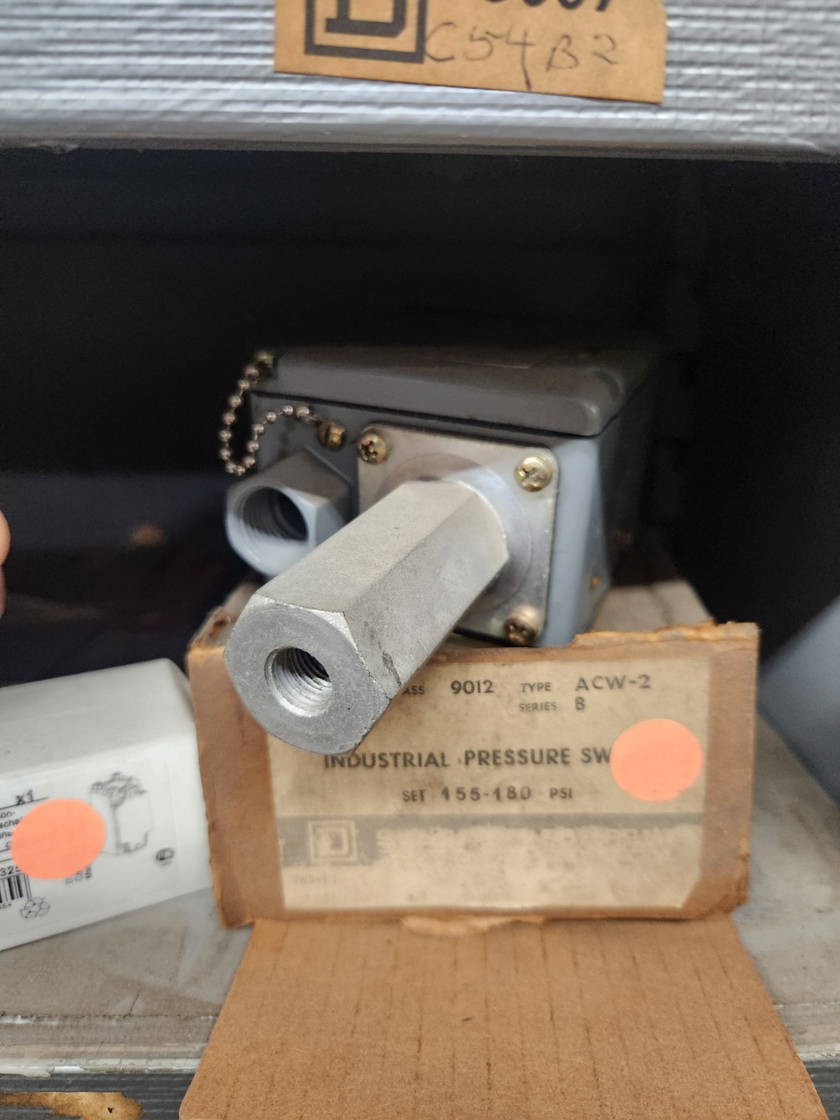 Square D 9012-ACW2 DIFFERENTIAL PRESSURE SWITCH     NEW IN BOX