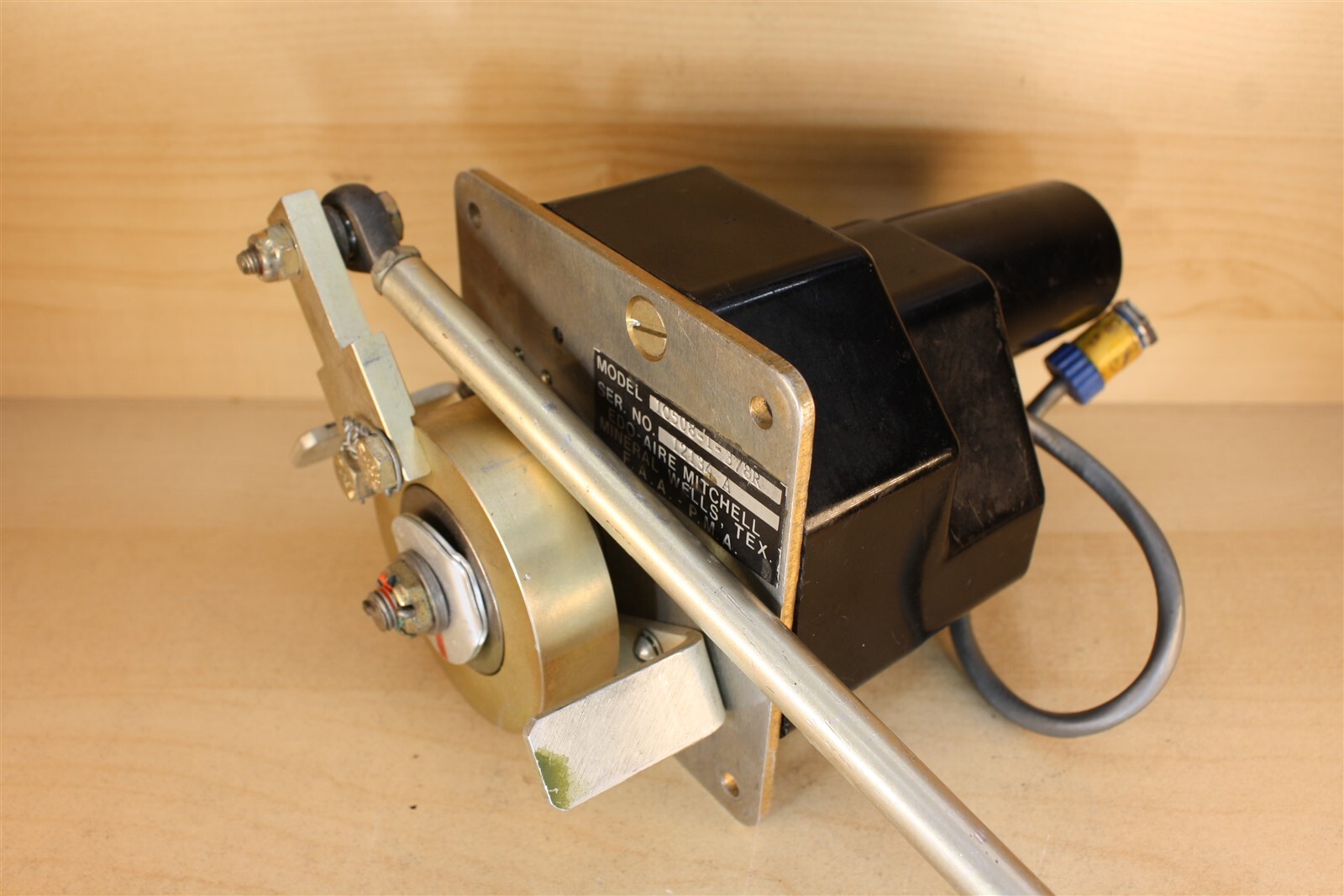 Edo-Aire Mitchell 1C508-1-378R Servo