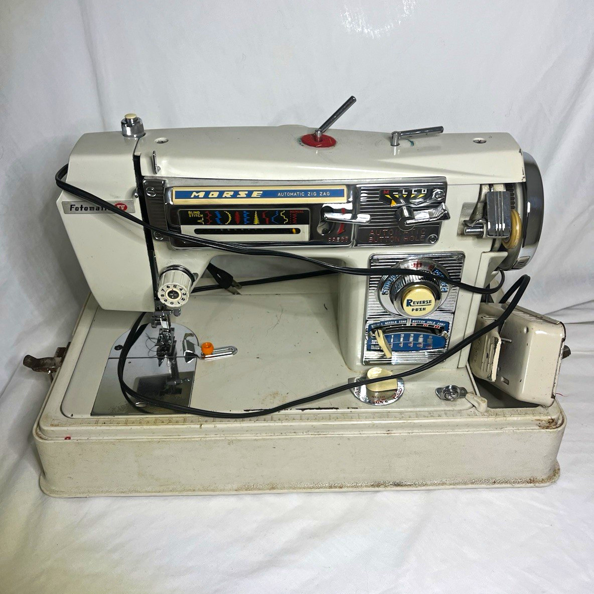 Morse Fotomatic IV Electric Household Sewing Machine Zigzag Buttonhole w/ Case