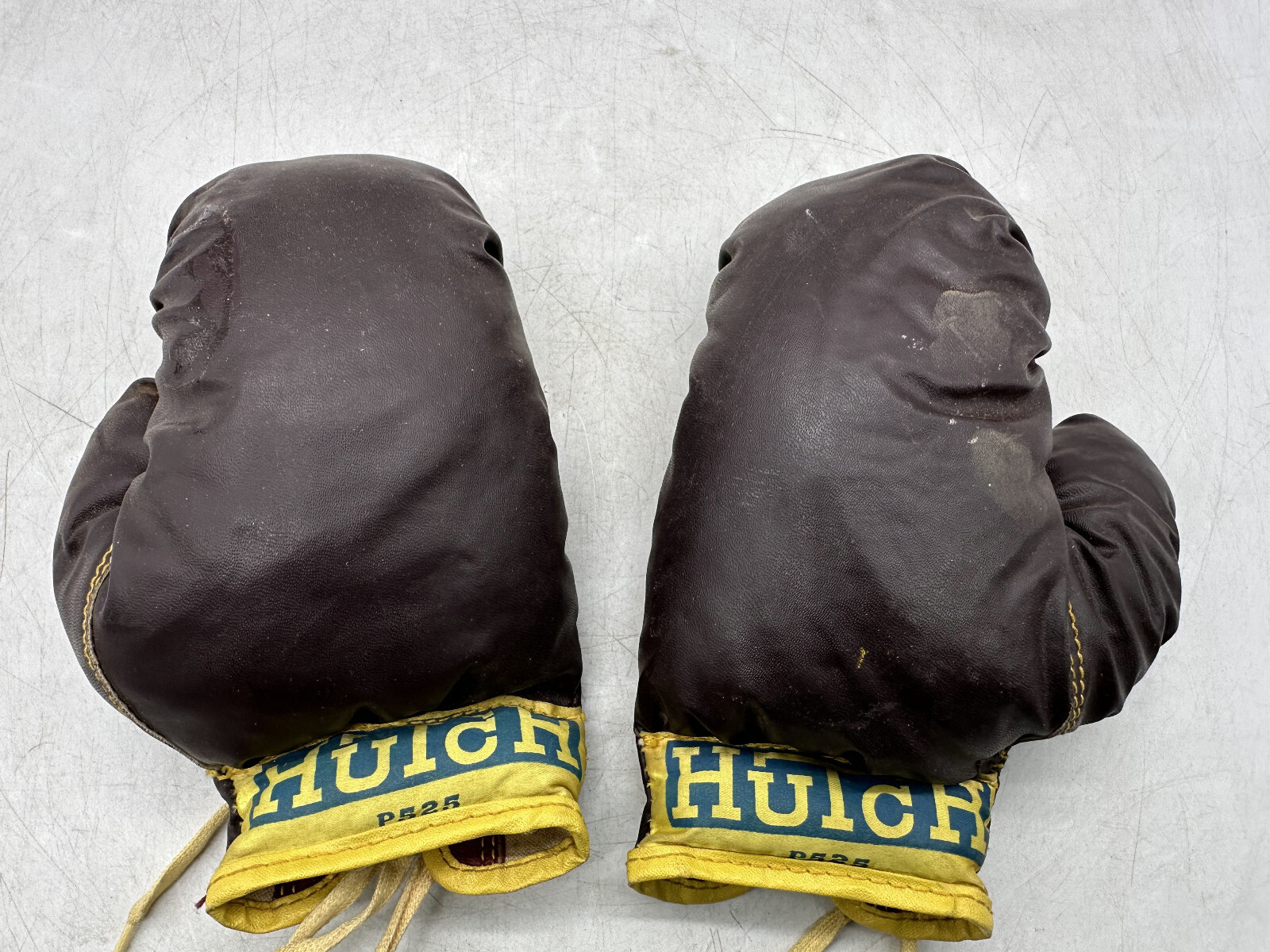 Hutch Boxing Gloves P525 Vintage Child Size / Kid