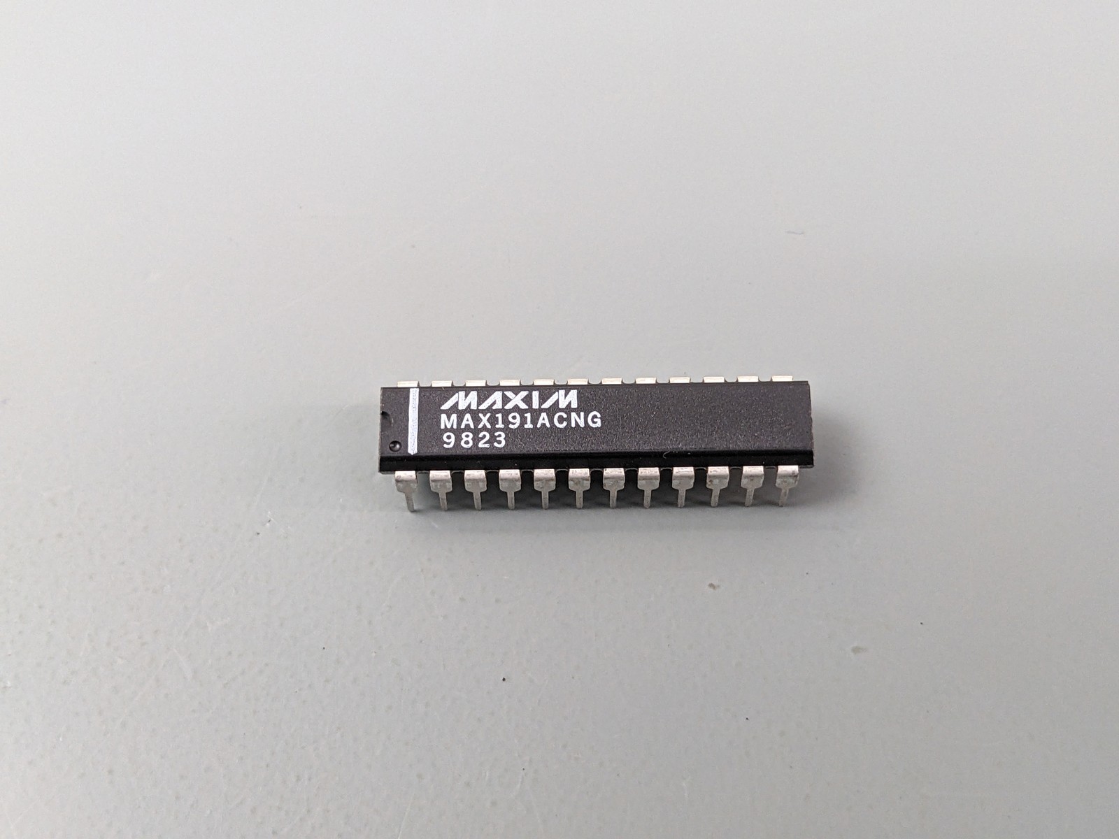 Maxim MAX191ACNG 12-Bit Sampling Analog-to-Digital (ADC) with Internal Ref