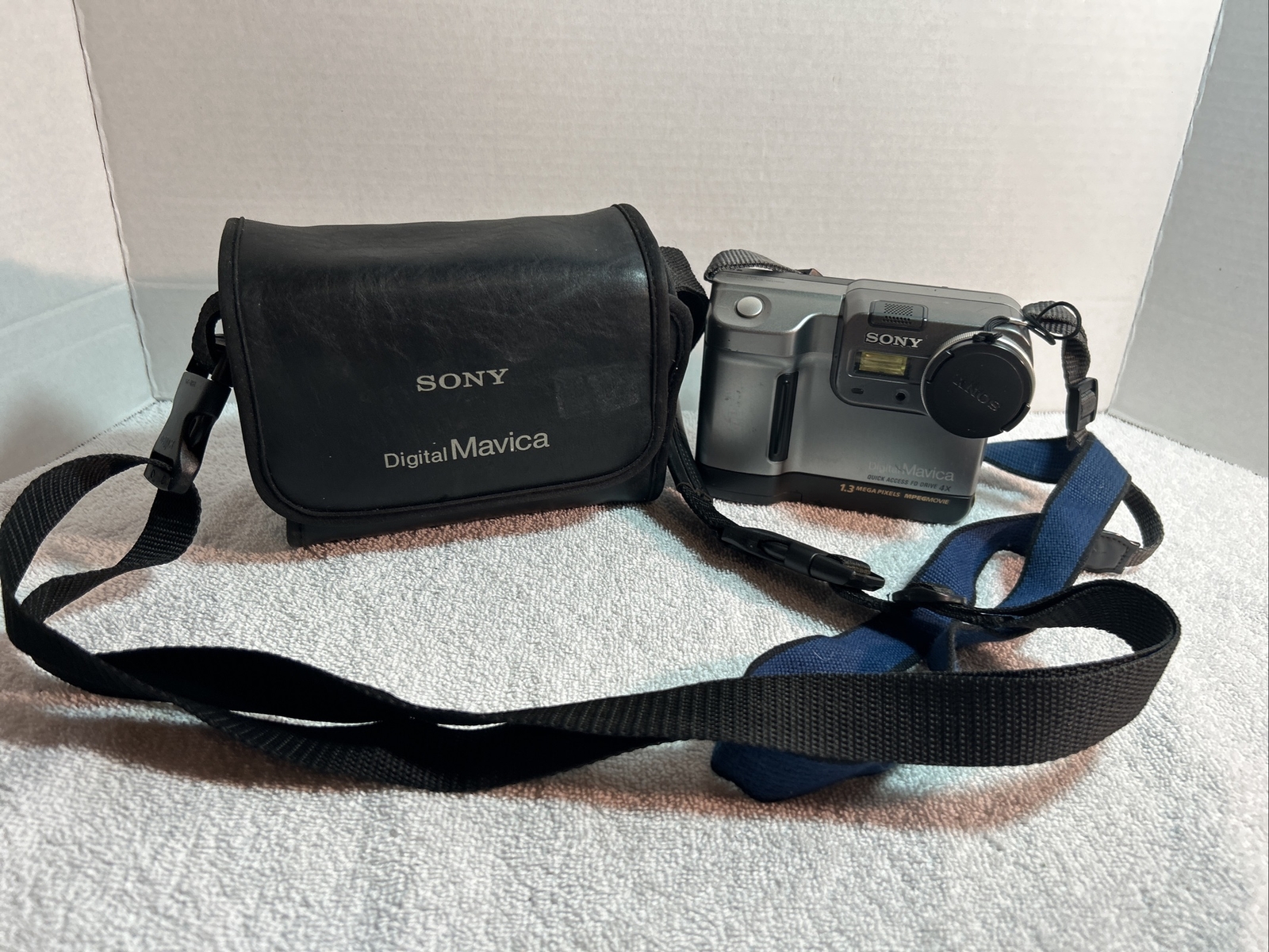 UNTESTED Sony Mavica MVC-FD88 1.3MP 16X Zoom Digital Camera 2064801 CASE