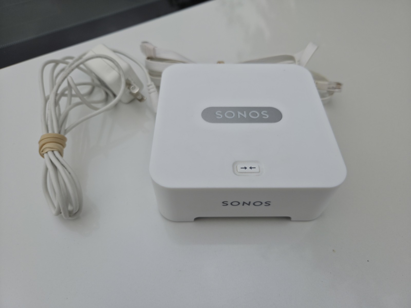 Sonos Bridge Connects a Sonos Music System to a Router ( No Retail box )