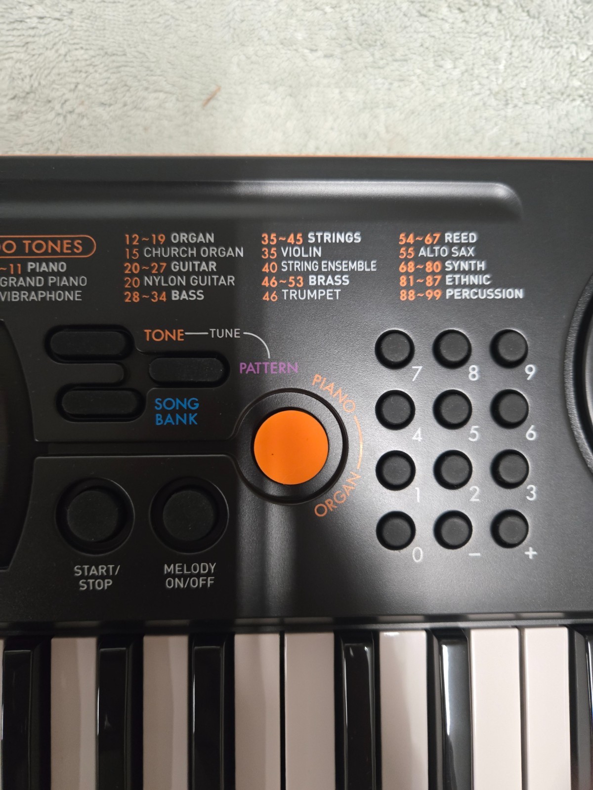 electronic keyboard, casio SA-76, batteries not included