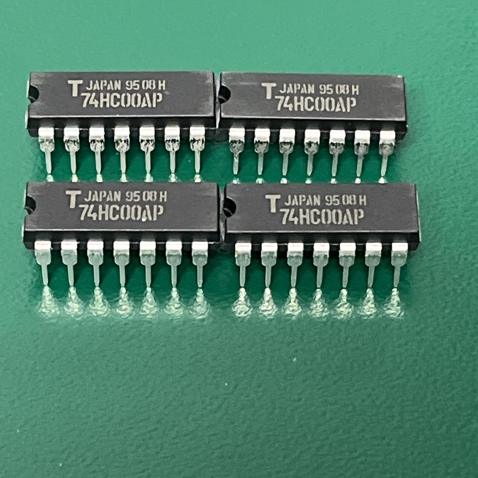 TOSHIBA ~ 74HC00AP ~ NAND Gate 4-Element 2-IN CMOS 14-Pin PDIP (LOT OF 4)