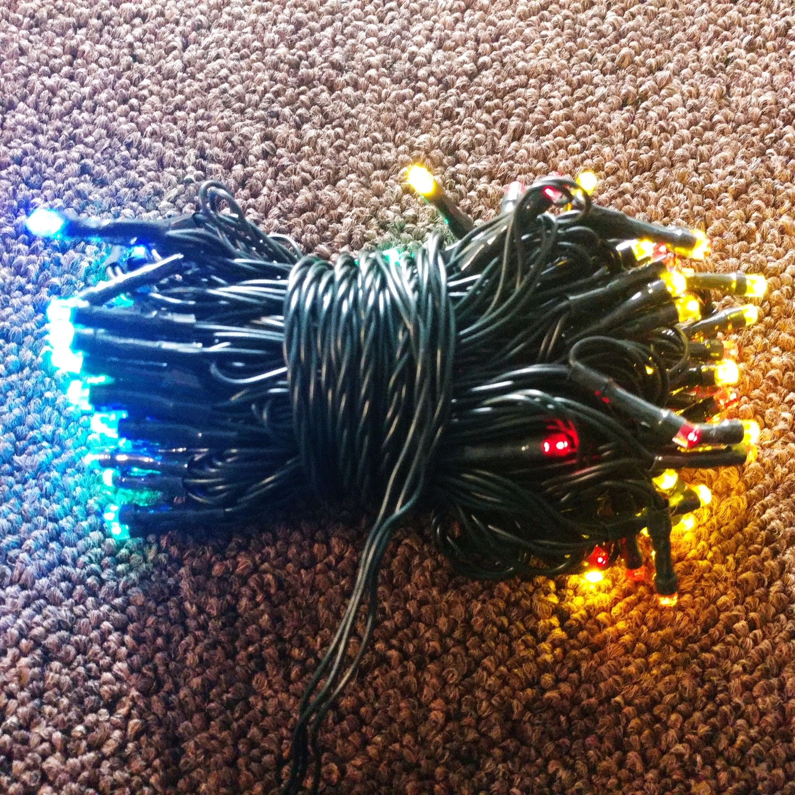 100 Solar Powered Outdoor LED Fairy Lights 4 Color Christmas Holiday Lights.
