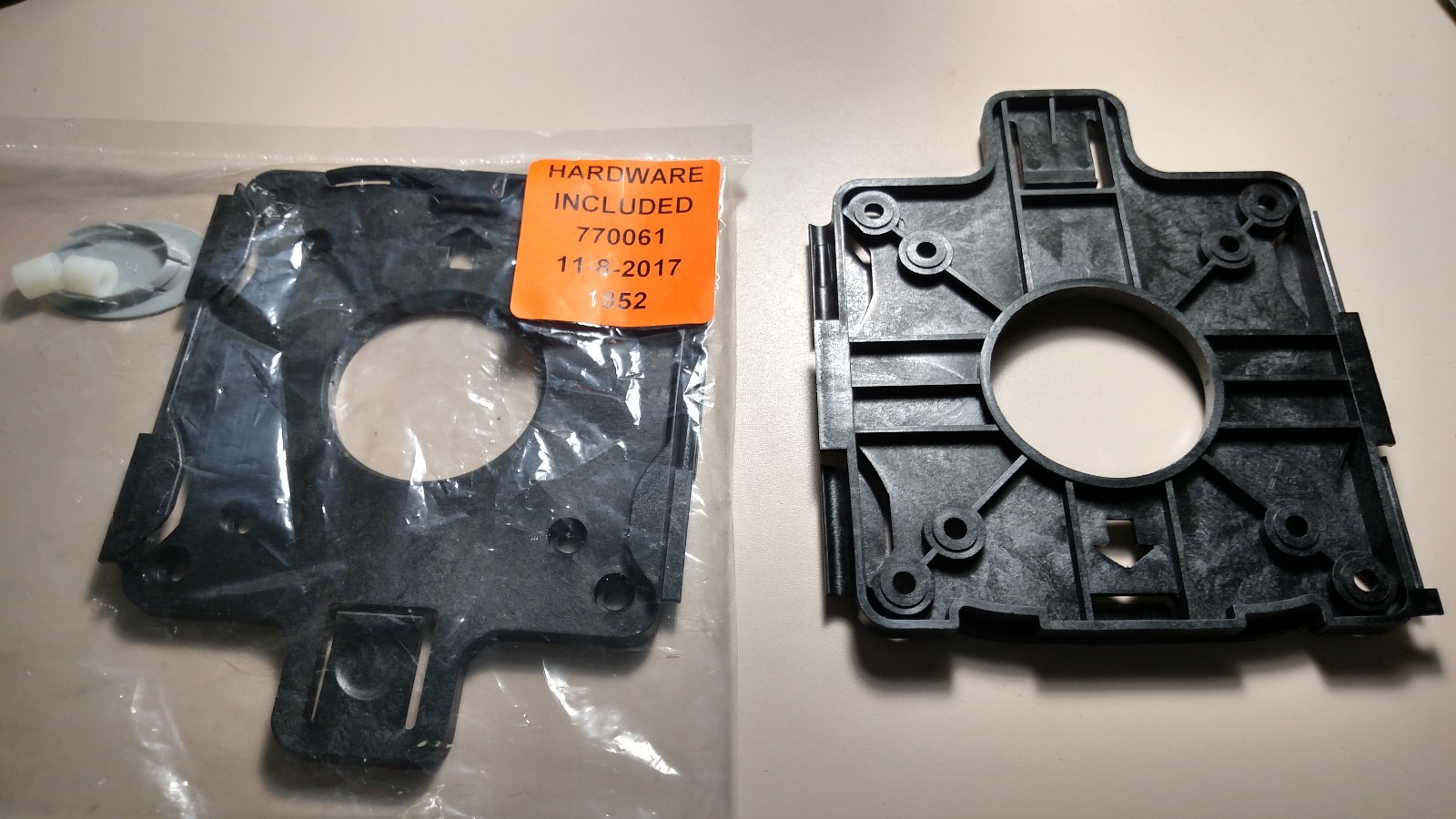 WORKRITE ERGONOMICS FLAT SCREEN ARM 6400560 QUICK RELEASE BRACKET 100 OR MORE