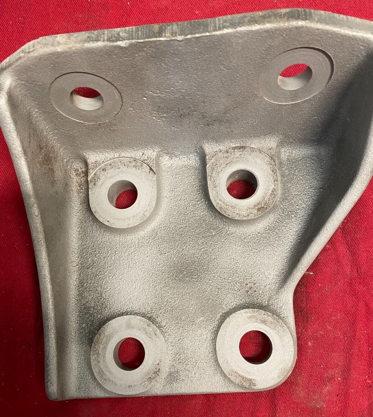INTERNATIONAL BRACKET,LEFT  FRONT ENGINE MOUNT 1668261C2 NAVISTAR