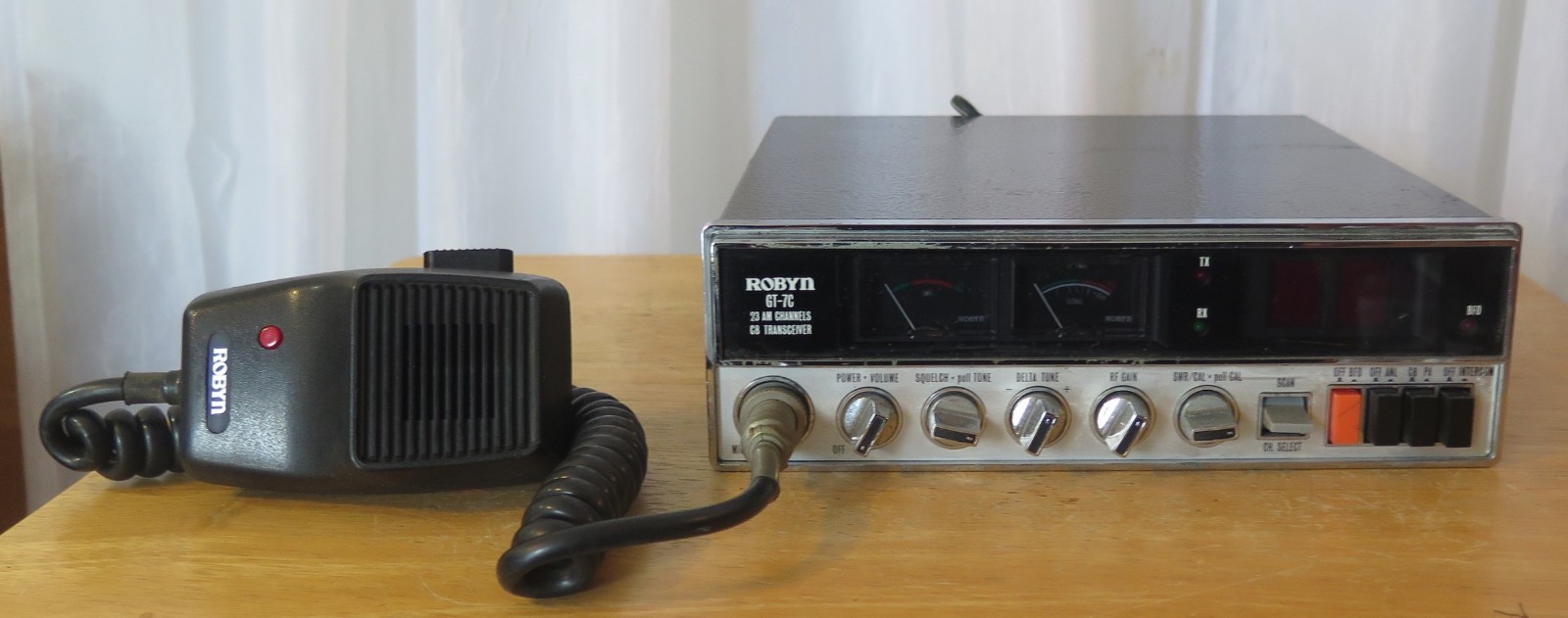 Vintage Robyn GT-7C CB Transceiver with Microphone