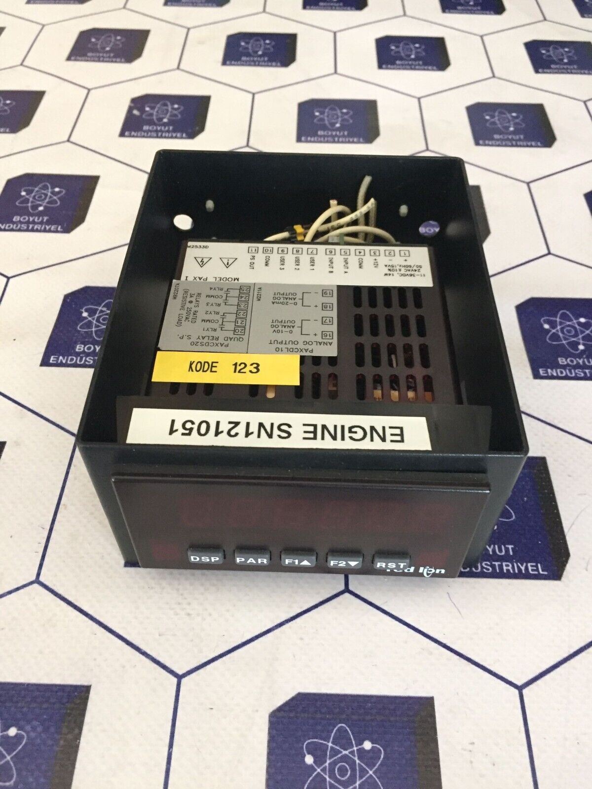 RED LION MODEL PAXI0030 DIN Counter / Rate Panel Meter