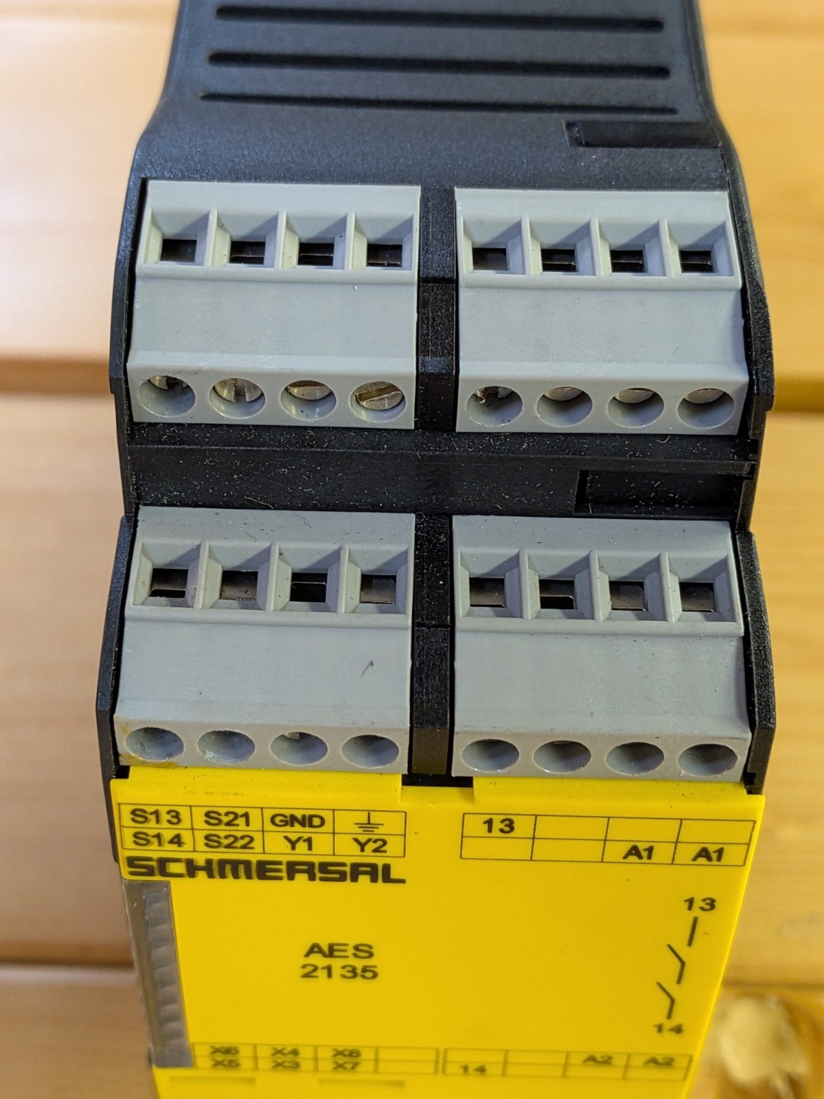 Schmersal AES 2135 Safety Relay Module 24-230V AC/DC Used Working