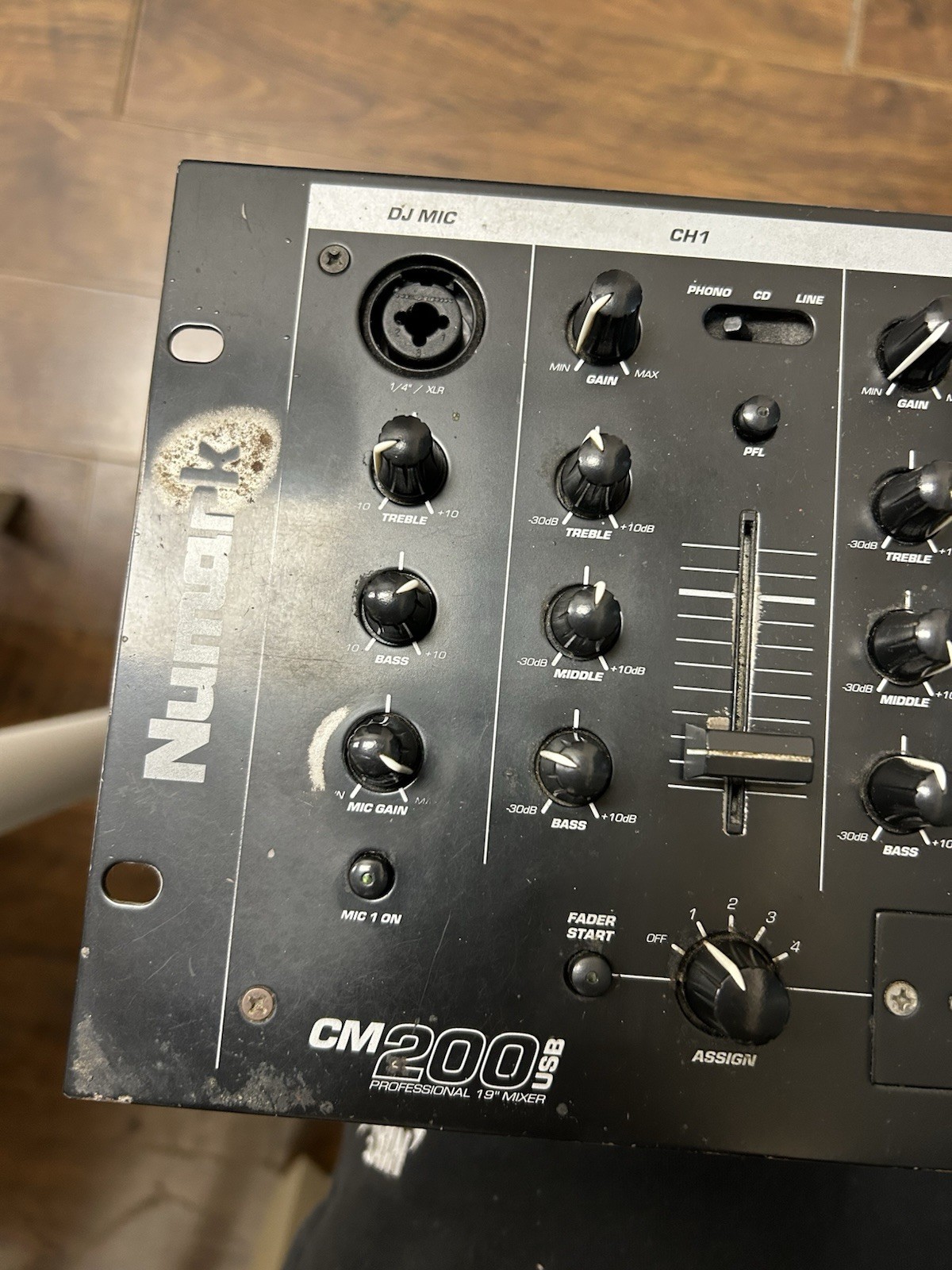 Numark CM200 - 5 Channel DJ Mixer