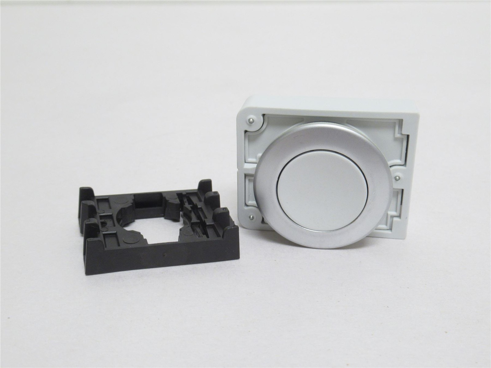 240333 New-No Box; Eaton M30C-FD-GR Push-Button Operator; Flat; Gray; 30mm