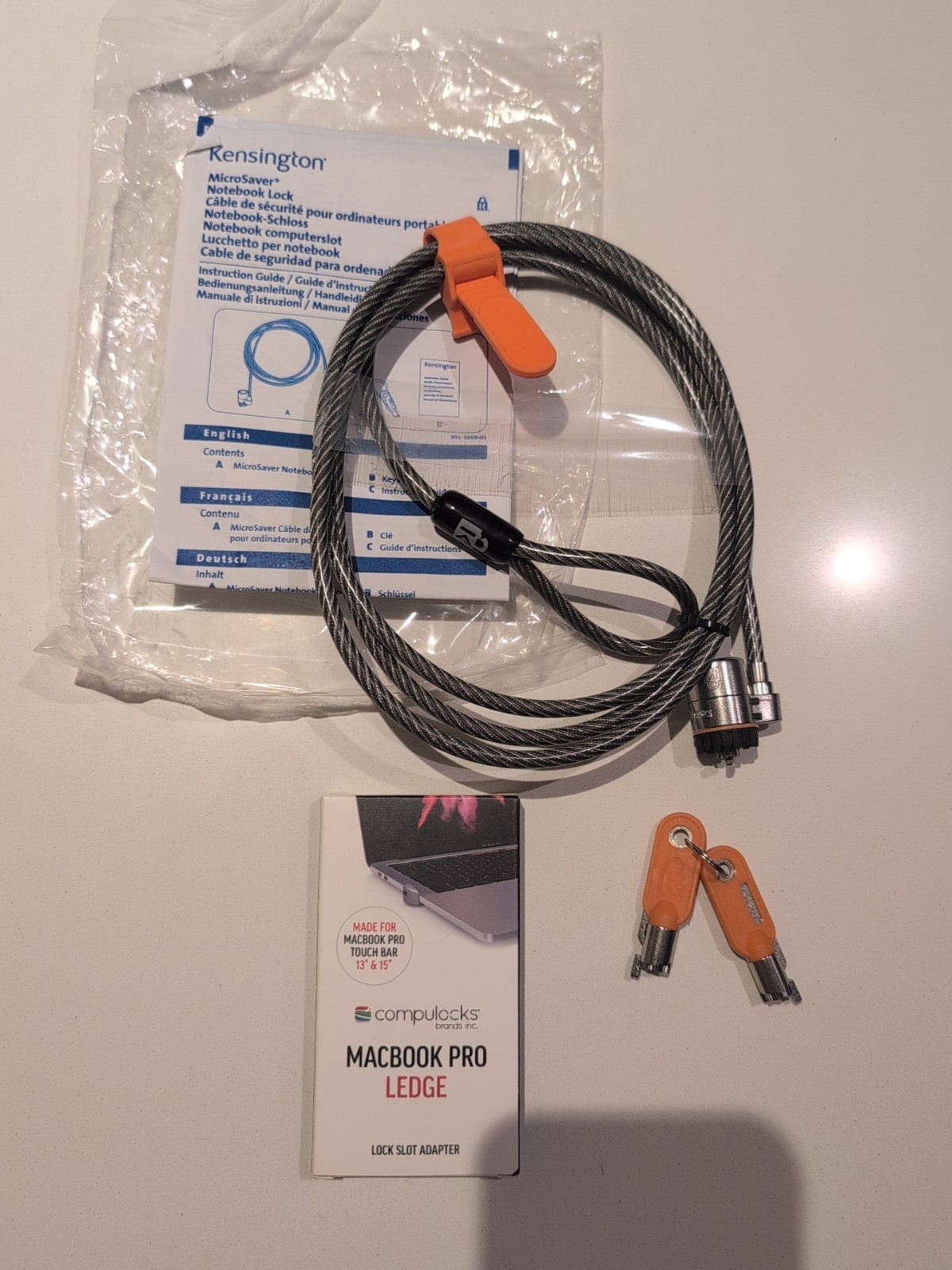 Kensington Master Keyed MicroSaver Security Cable & MacBook Pro Ledge