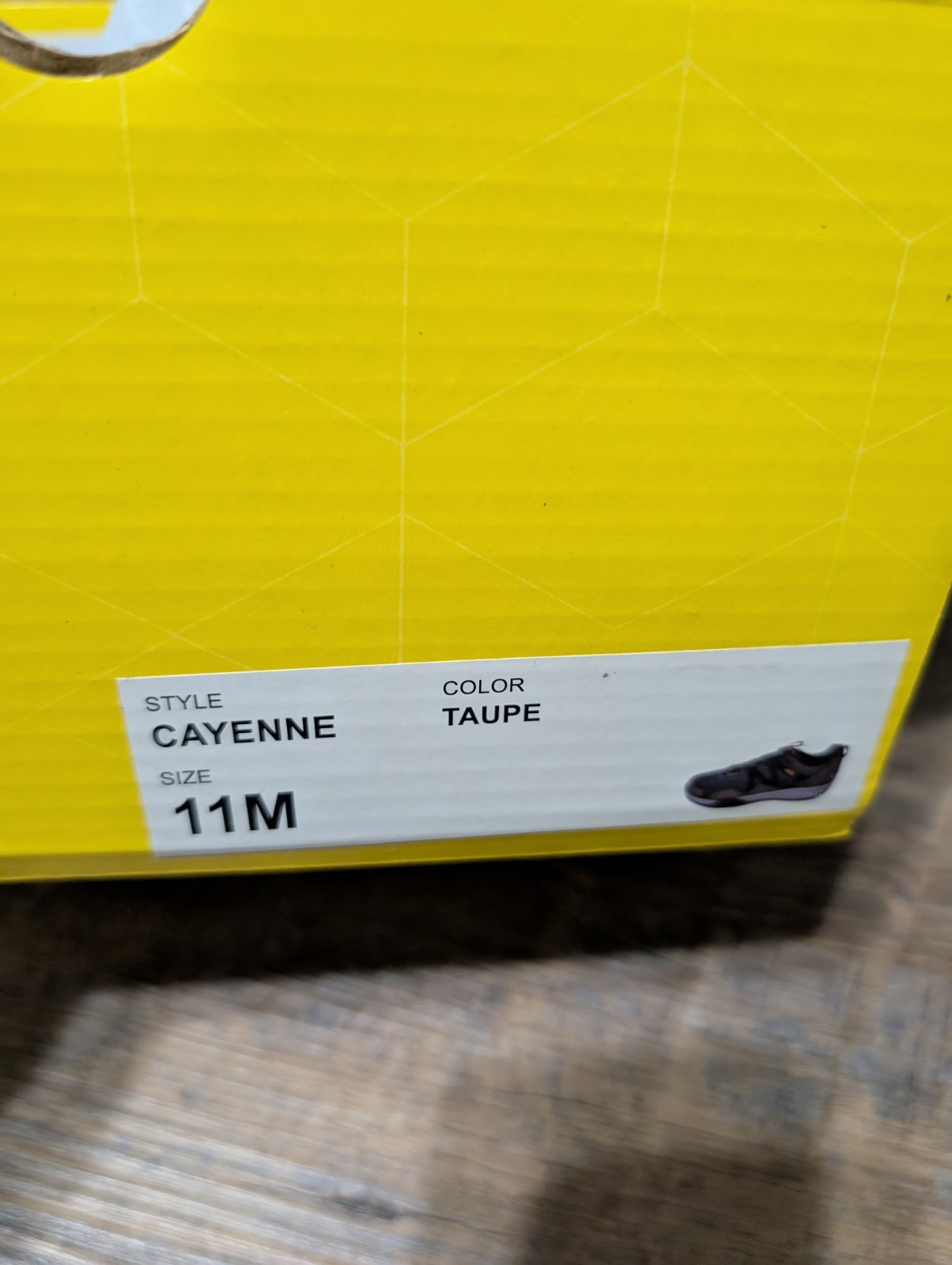 NEW Khombu Cayenne HIKING SHOES MENS 11 TAUPE *NEW IN BOX*
