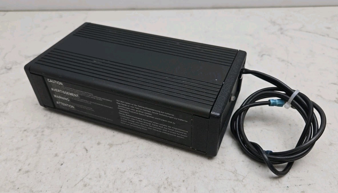 Soneil 12V 5A On Board Smart Charger For Power Wheelchair 1212SR Used See Pictur