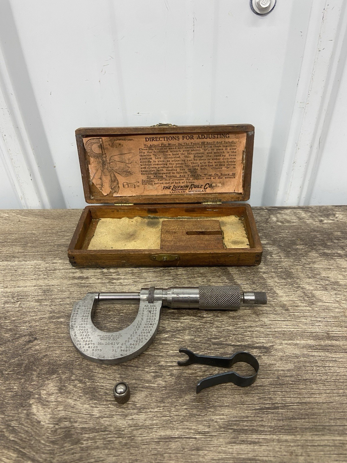 Vintage  Lufkin Outside Micrometer No. 1641V 0-1" In Original Box