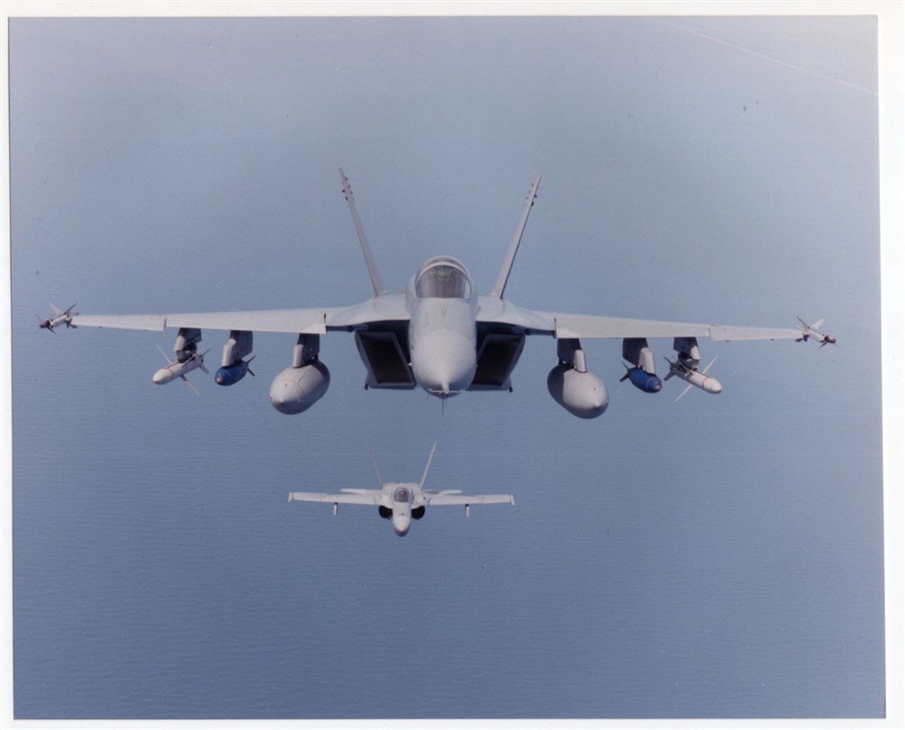 1998 US Navy Boeing F/A-18 Super Hornet in Flight 8x10 Official Original Photo