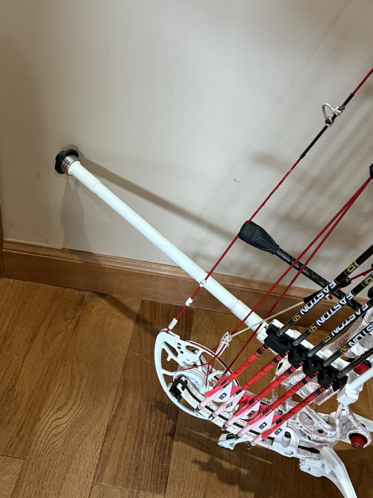 Mathews ARC 34 Compound Bow Right Hand 60 Loaded