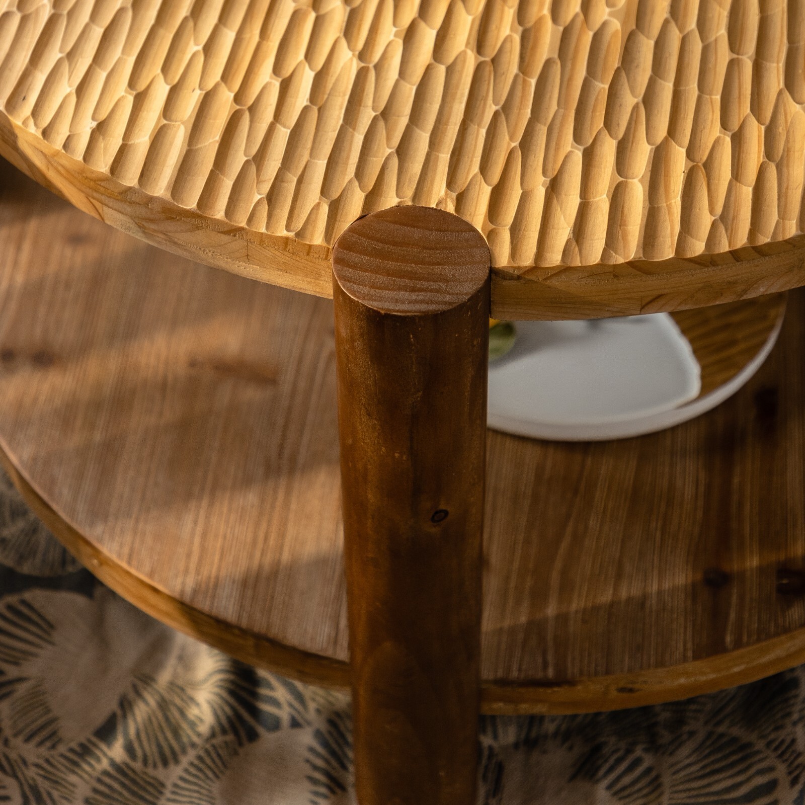 Round Coffee Table with Solid Wood for Living Room, 2-Tier Round Coffee Table