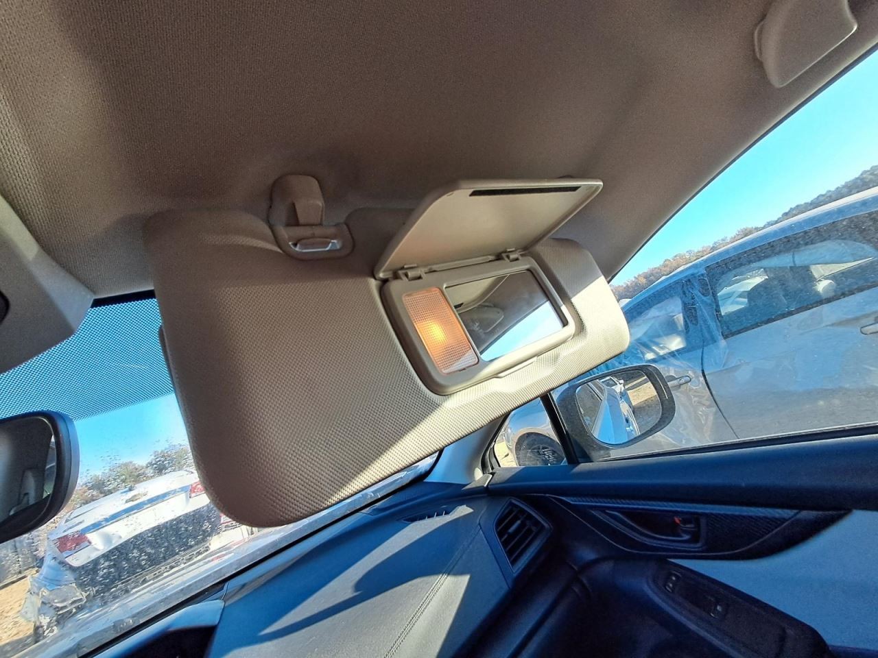 XV CROSST 2018 Glove Box 4856277