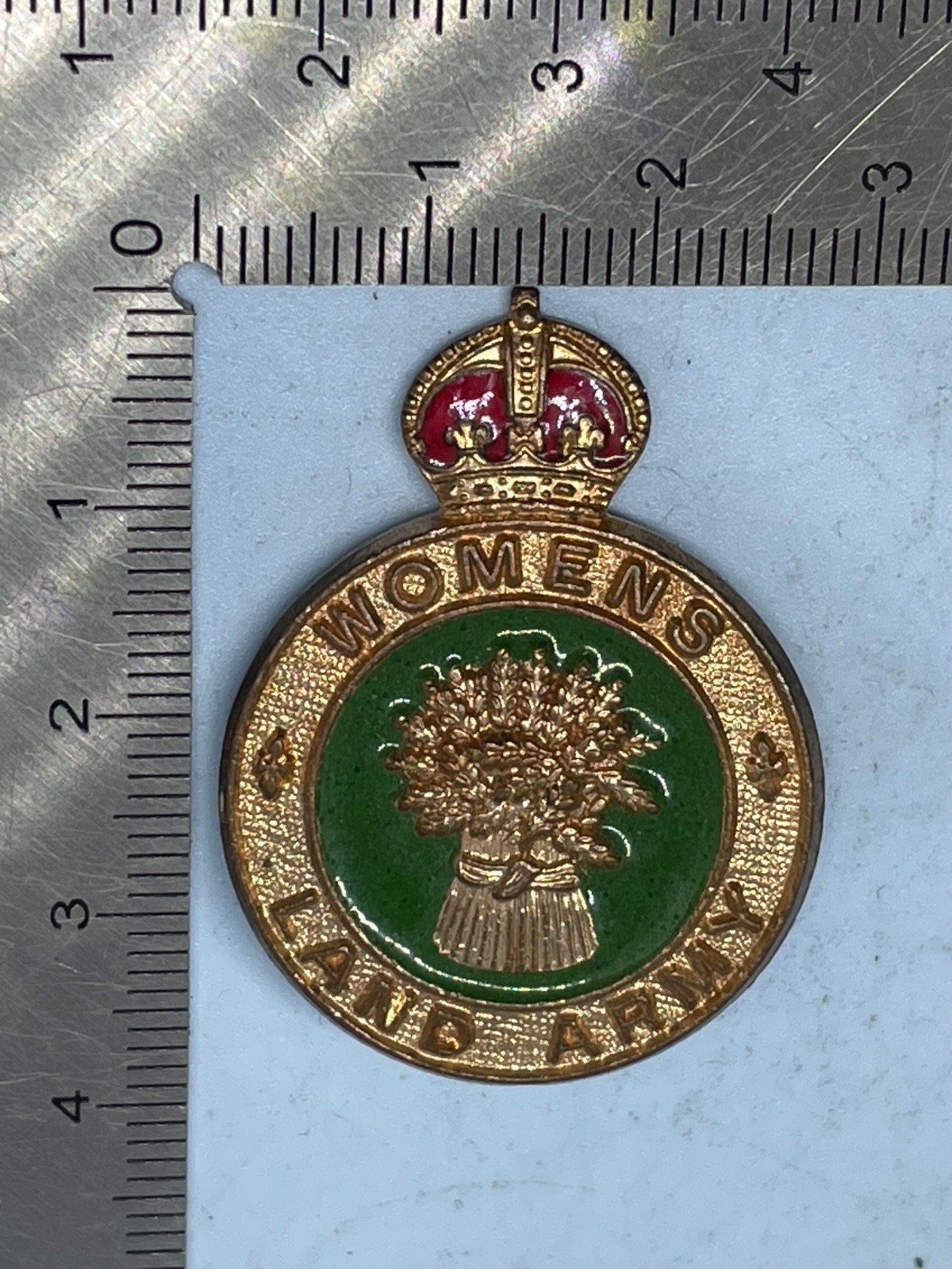 WW2 Women's Land Army Membership Badge - Gilt and Enamel Original