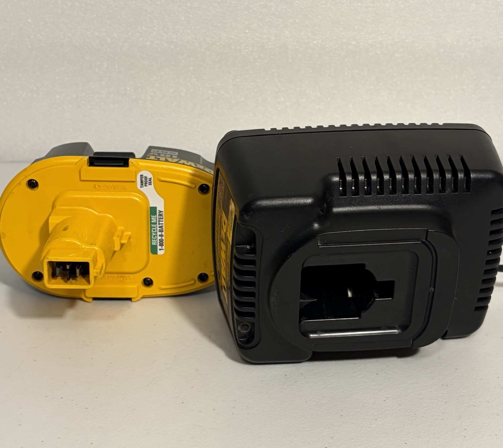 USED DeWalt DC759 Bundle - DRILL, BATTERY, and CHARGER with CASE