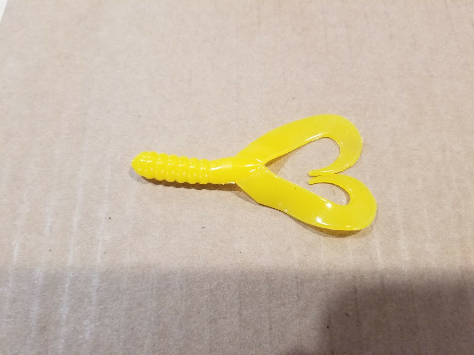 TWIN GRUB TAILS