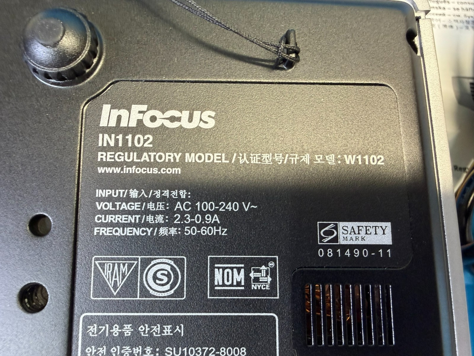 In Focus In1100 Computer Projector ~ No Remote ~ TESTED/WORKS