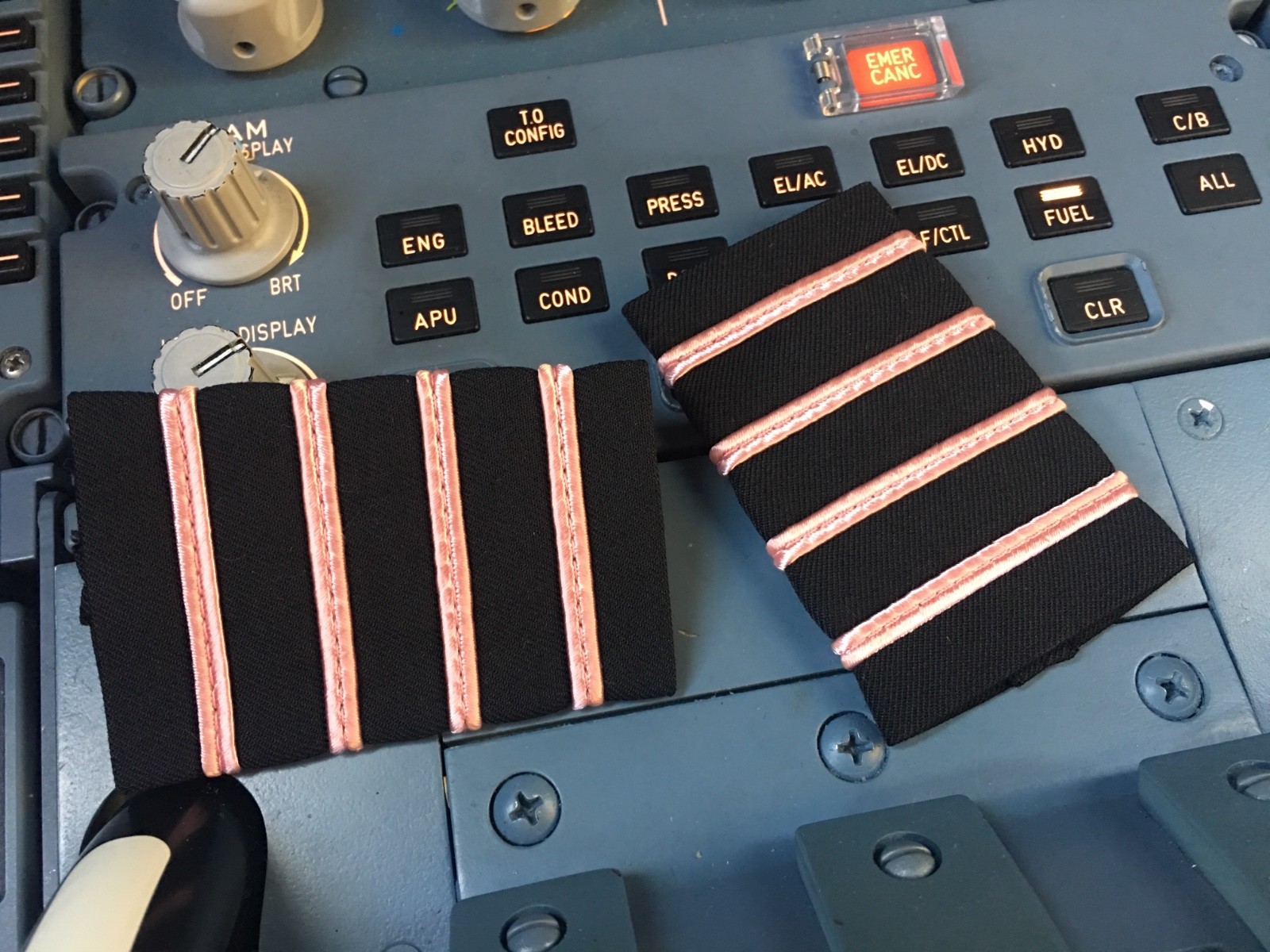AIRLINES CAPTAIN EPAULETS SLIDERS  4 PINK BARS ON BLACK by WORLD PILOT SUPPLIES
