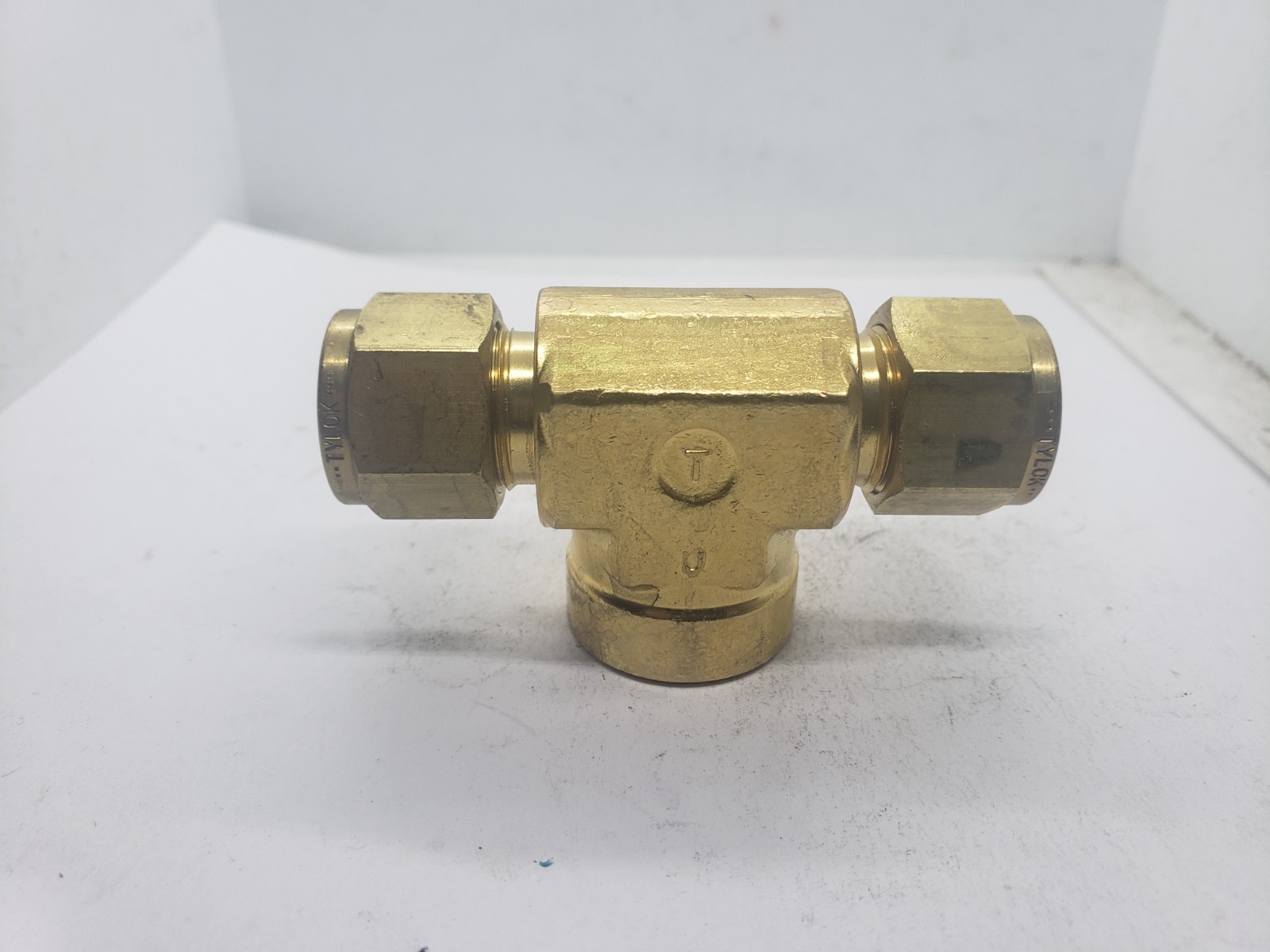 TYLOK B-8-DTTF-8 REF (B-810-3-8TTF) FEMALE BRANCH TEE 1/2" OD TUBE 1/2 FNPT, NNB