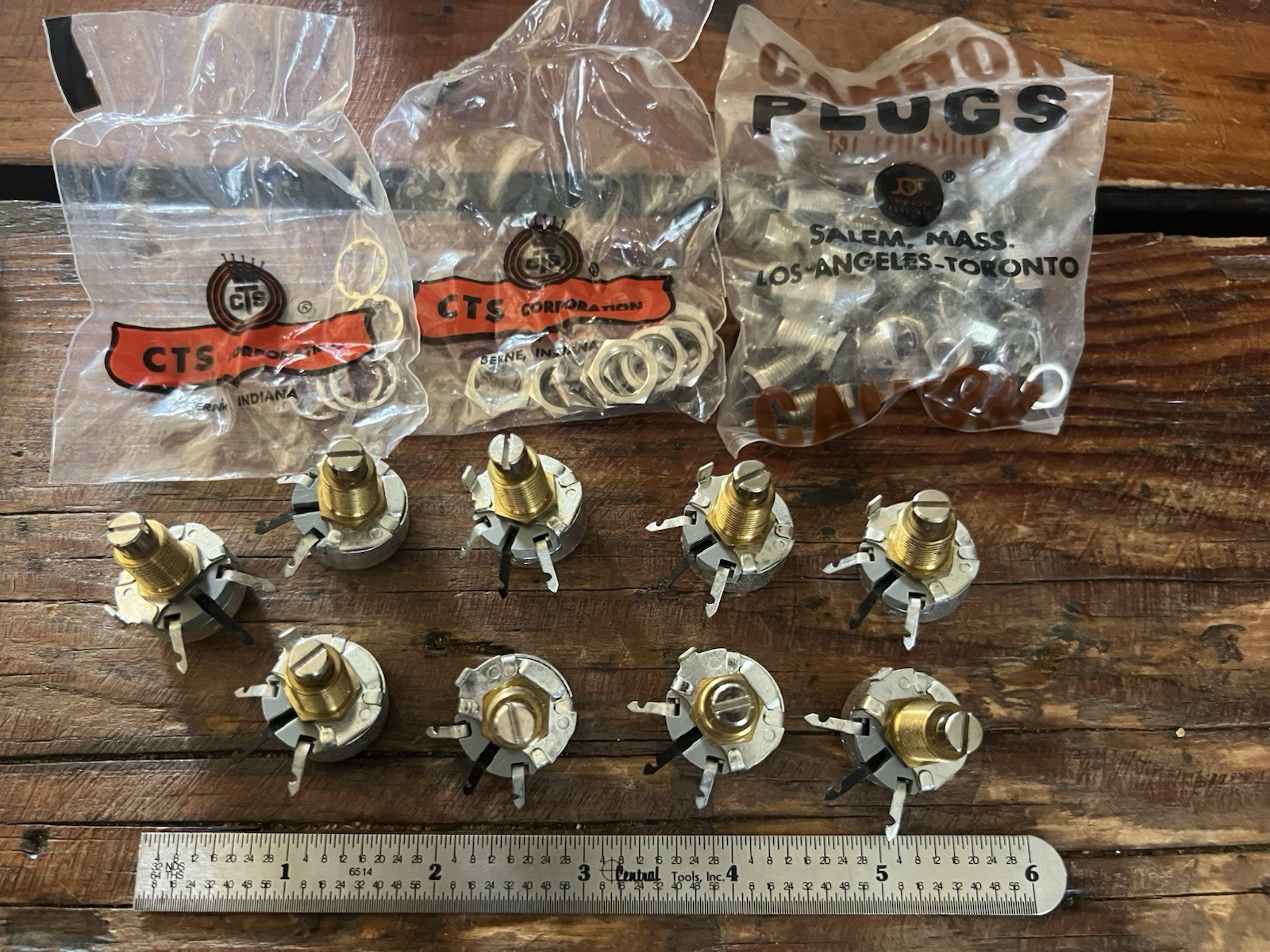 Lot of Vintage NOS CTS 500ohm Potentiometers Pots + Hardware Cannon Plugs parts